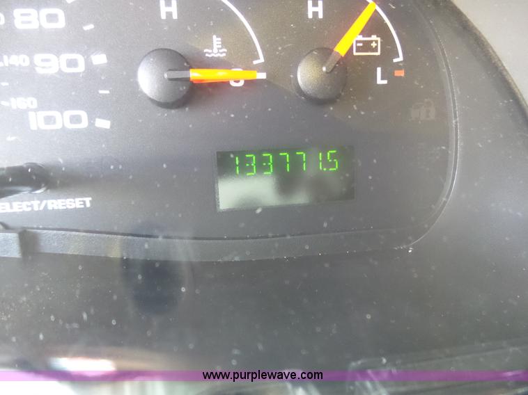 image for item J6244 2006 Ford Econoline E450 shuttle bus