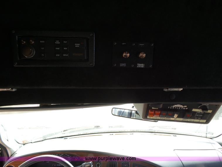 image for item J6244 2006 Ford Econoline E450 shuttle bus