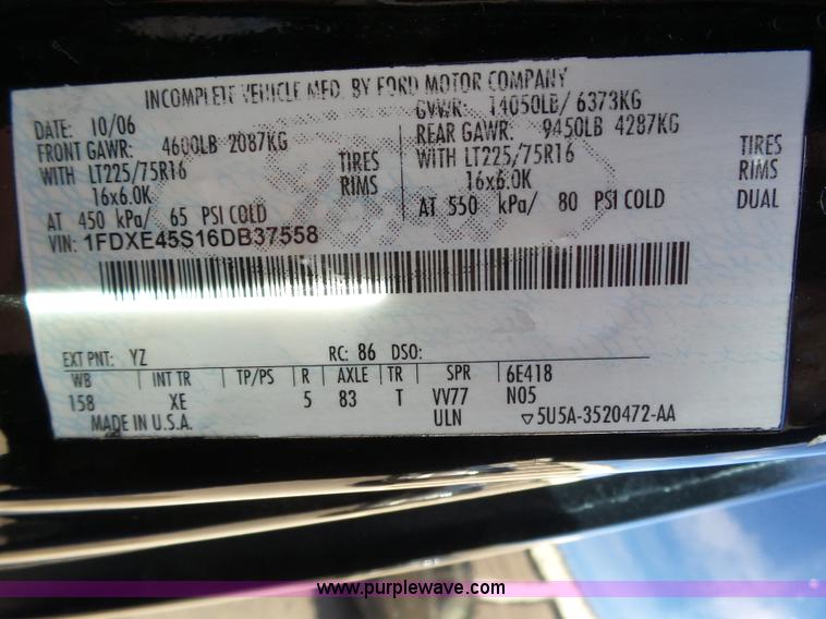 image for item J6244 2006 Ford Econoline E450 shuttle bus