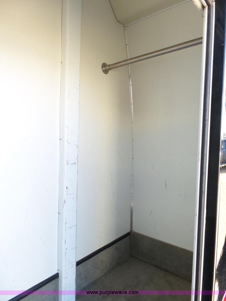 image for item J6244 2006 Ford Econoline E450 shuttle bus