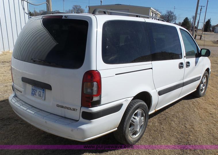 image for item J6245 2005 Chevrolet Venture LS van