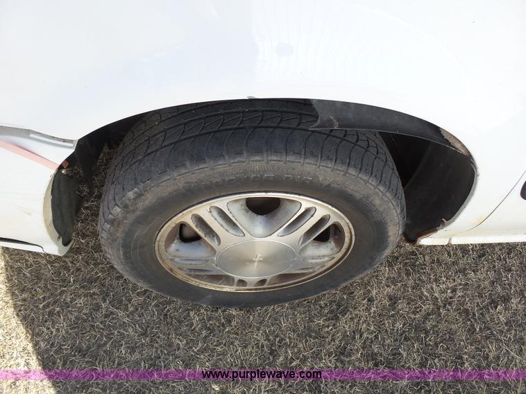 image for item J6245 2005 Chevrolet Venture LS van