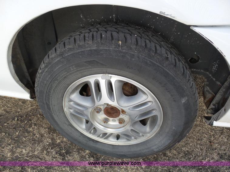 image for item J6245 2005 Chevrolet Venture LS van