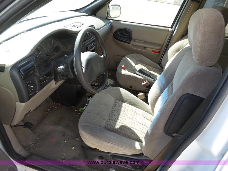 image for item J6245 2005 Chevrolet Venture LS van