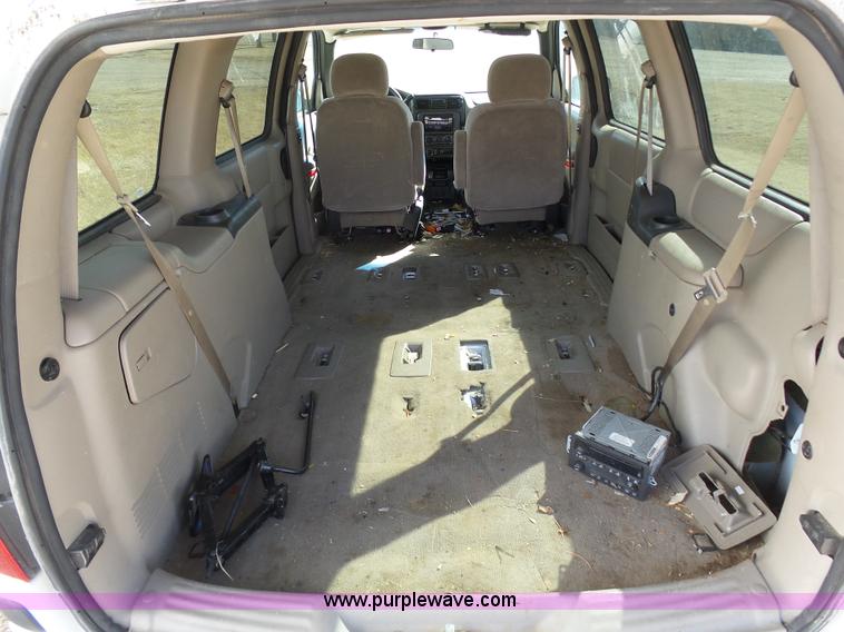 image for item J6245 2005 Chevrolet Venture LS van