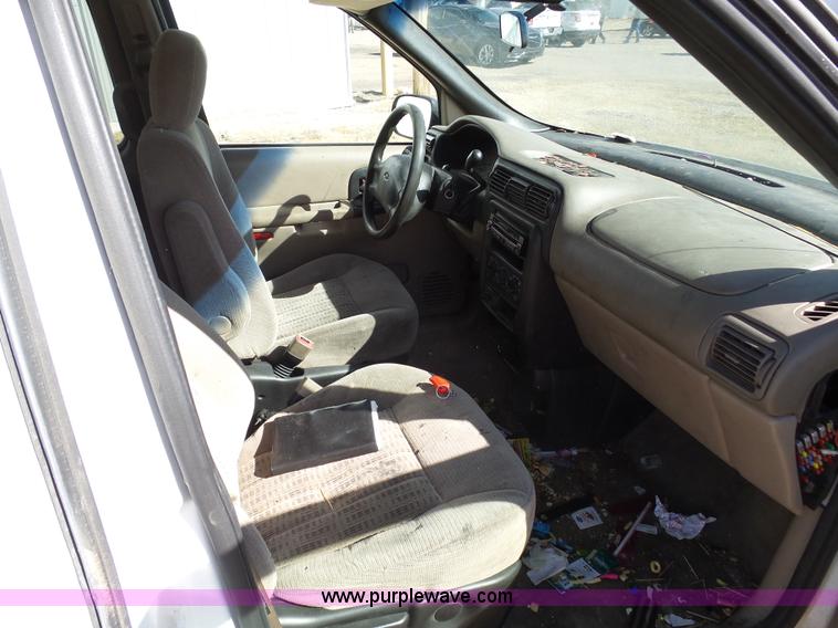 image for item J6245 2005 Chevrolet Venture LS van