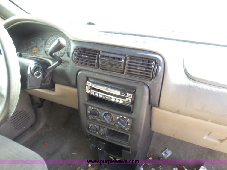 image for item J6245 2005 Chevrolet Venture LS van