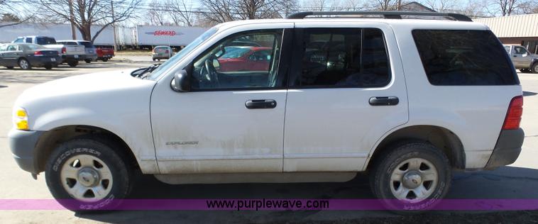 image for item J8897 2002 Ford Explorer XLS SUV