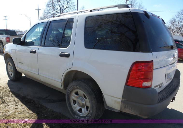 image for item J8897 2002 Ford Explorer XLS SUV