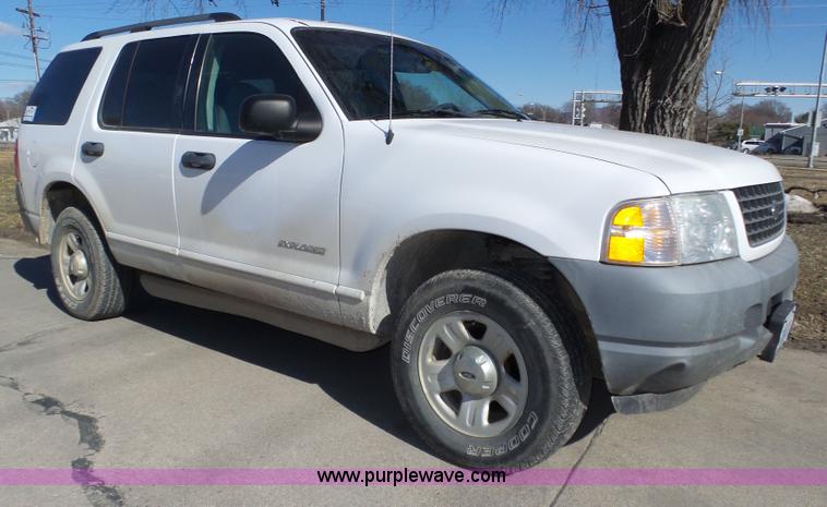 image for item J8897 2002 Ford Explorer XLS SUV