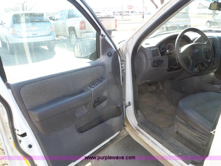 image for item J8897 2002 Ford Explorer XLS SUV