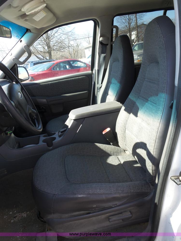 image for item J8897 2002 Ford Explorer XLS SUV