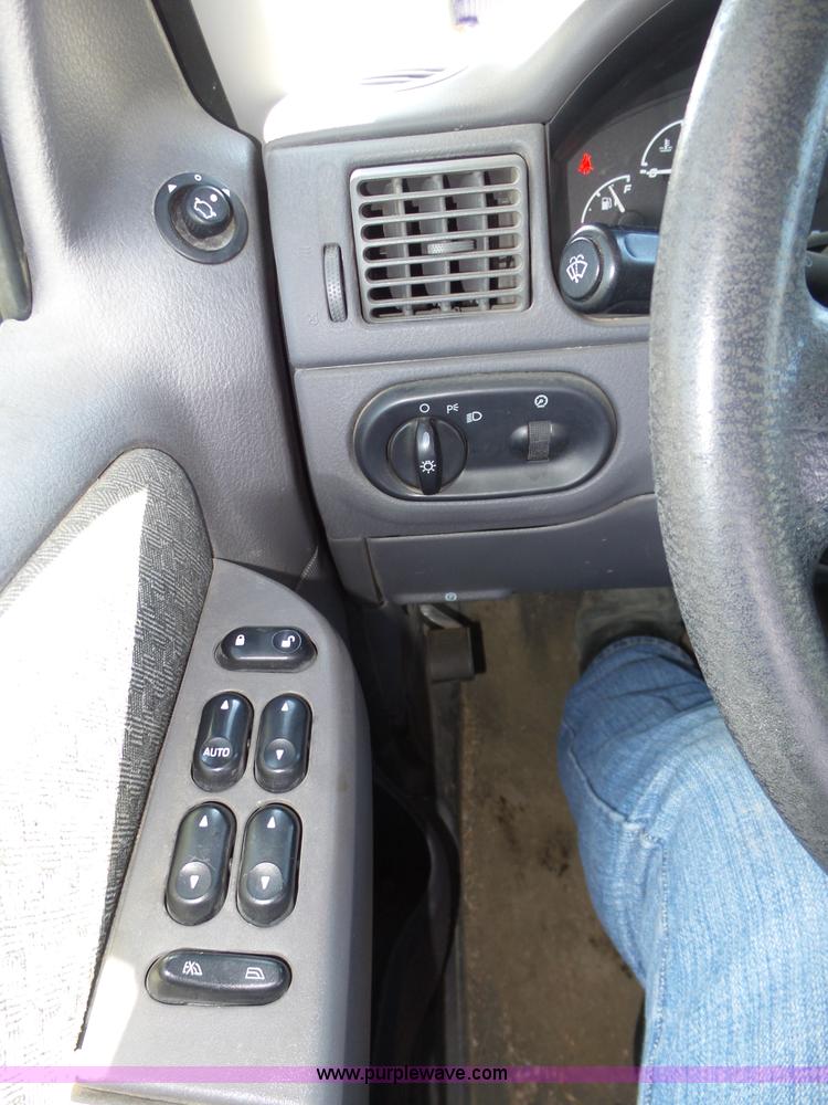 image for item J8897 2002 Ford Explorer XLS SUV