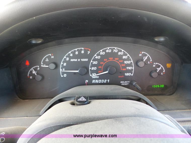 image for item J8897 2002 Ford Explorer XLS SUV