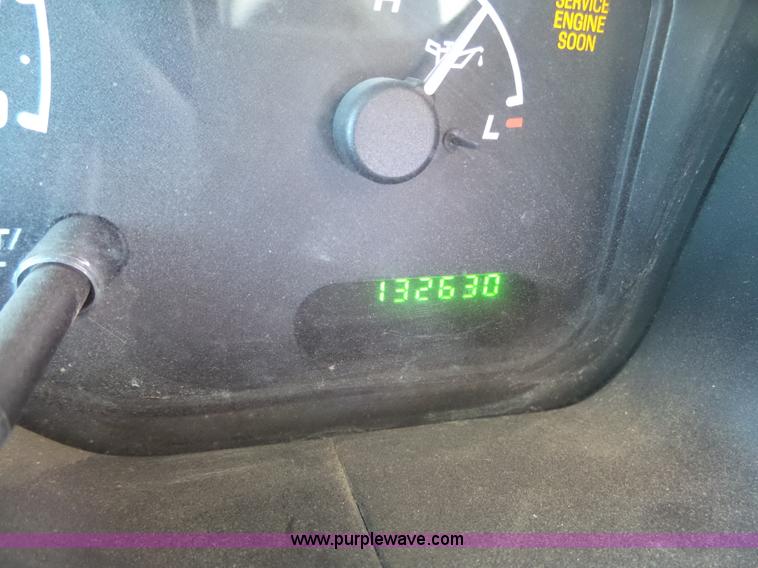 image for item J8897 2002 Ford Explorer XLS SUV