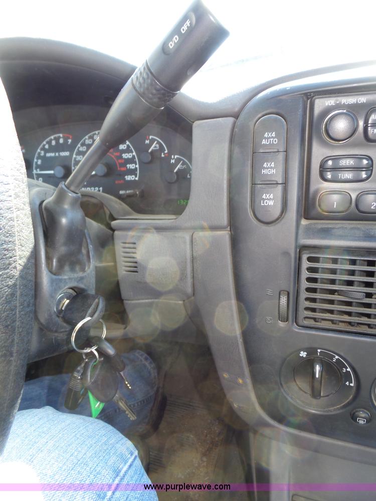 image for item J8897 2002 Ford Explorer XLS SUV