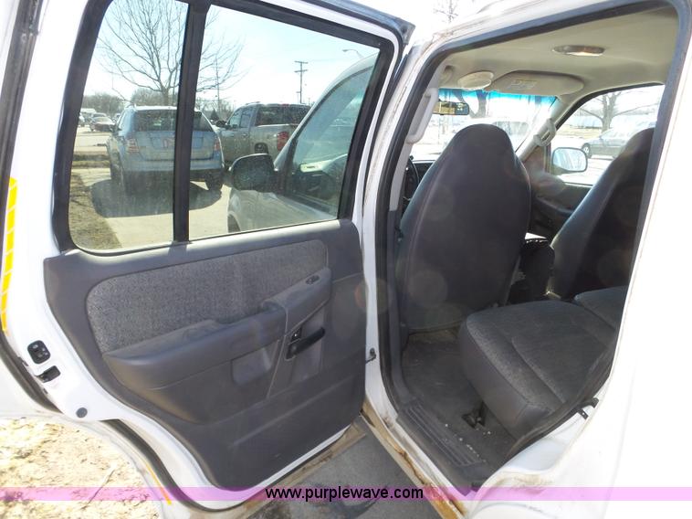 image for item J8897 2002 Ford Explorer XLS SUV