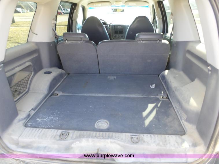 image for item J8897 2002 Ford Explorer XLS SUV