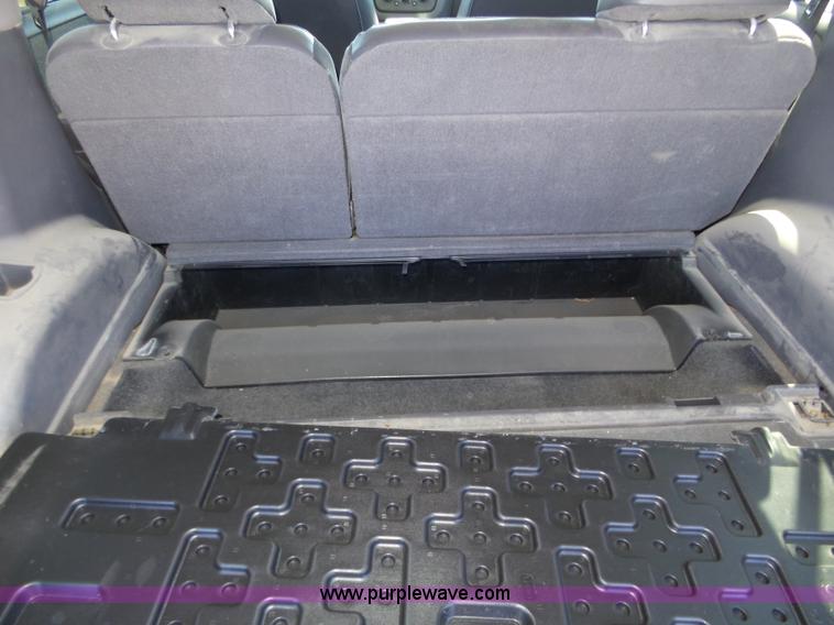 image for item J8897 2002 Ford Explorer XLS SUV