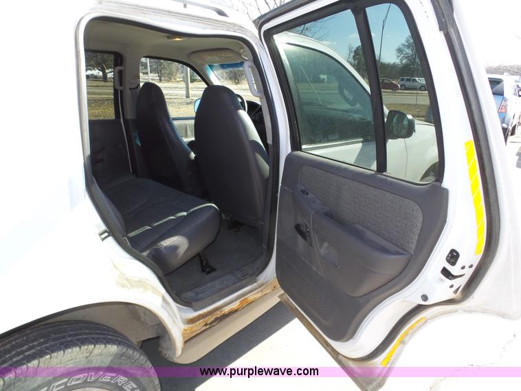 image for item J8897 2002 Ford Explorer XLS SUV