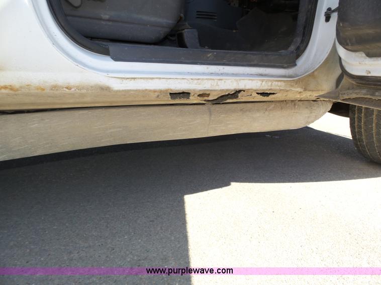 image for item J8897 2002 Ford Explorer XLS SUV