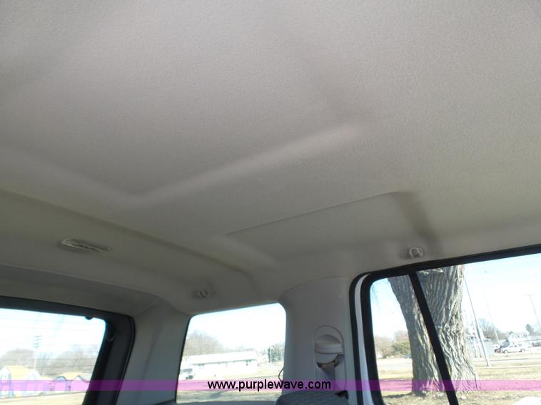 image for item J8897 2002 Ford Explorer XLS SUV