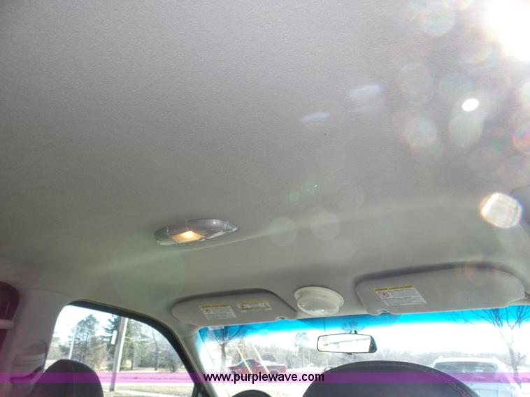 image for item J8897 2002 Ford Explorer XLS SUV