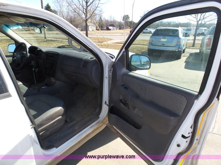 image for item J8897 2002 Ford Explorer XLS SUV