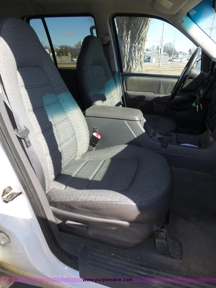 image for item J8897 2002 Ford Explorer XLS SUV