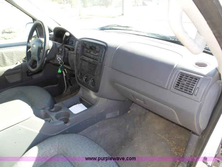 image for item J8897 2002 Ford Explorer XLS SUV