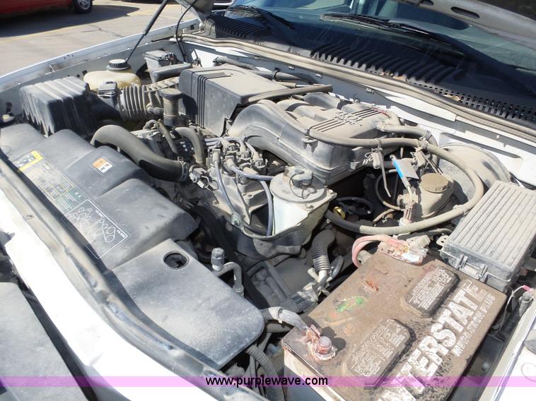 image for item J8897 2002 Ford Explorer XLS SUV