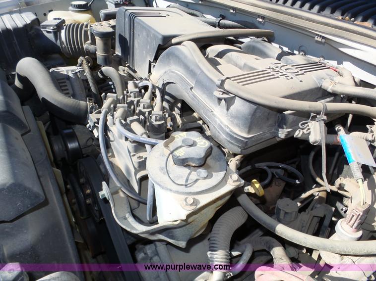 image for item J8897 2002 Ford Explorer XLS SUV