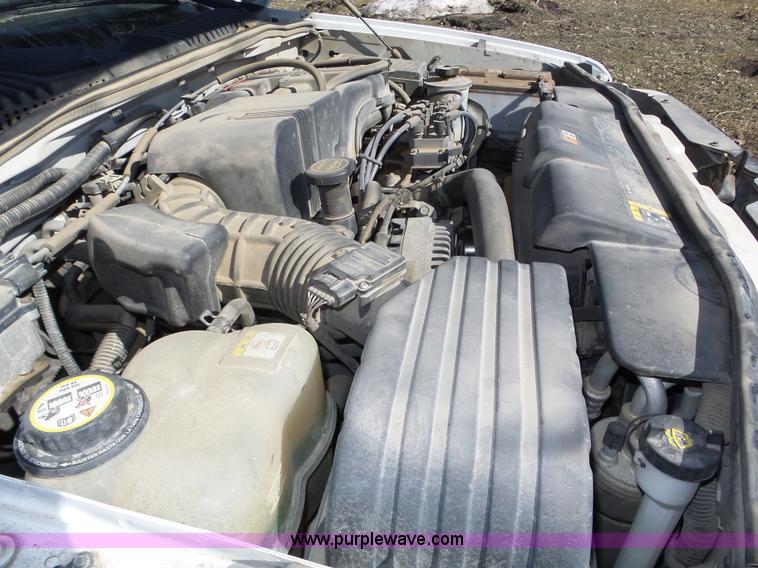 image for item J8897 2002 Ford Explorer XLS SUV