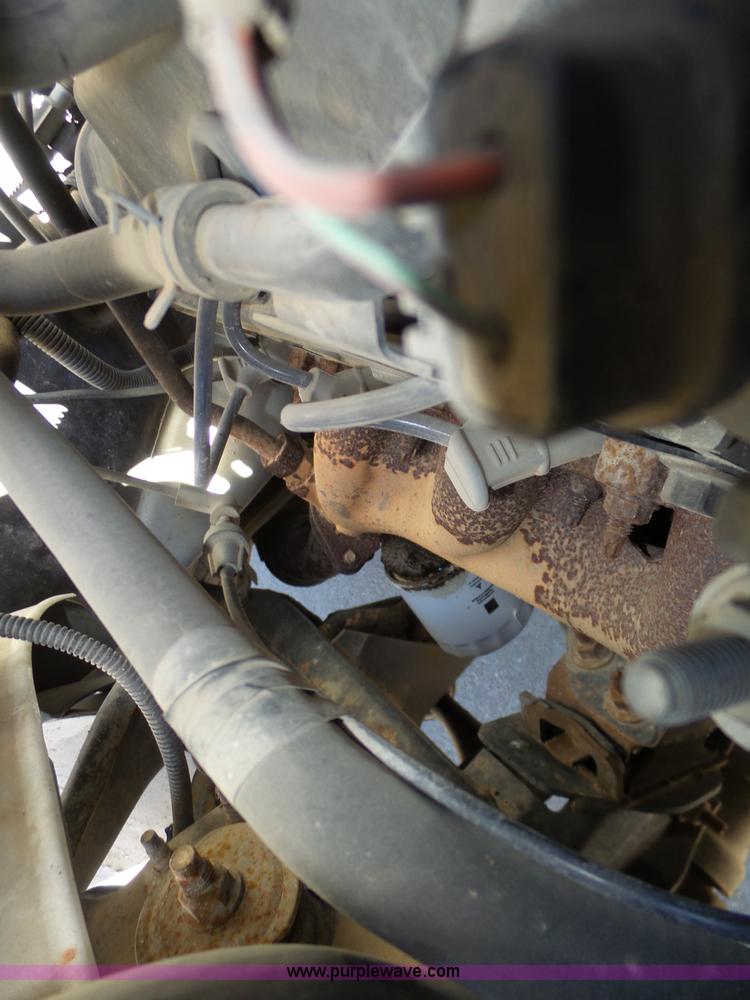 image for item J8897 2002 Ford Explorer XLS SUV