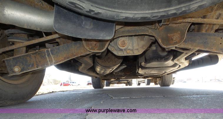 image for item J8897 2002 Ford Explorer XLS SUV