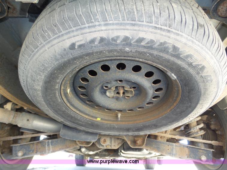 image for item J8897 2002 Ford Explorer XLS SUV