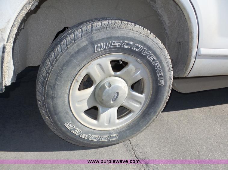 image for item J8897 2002 Ford Explorer XLS SUV