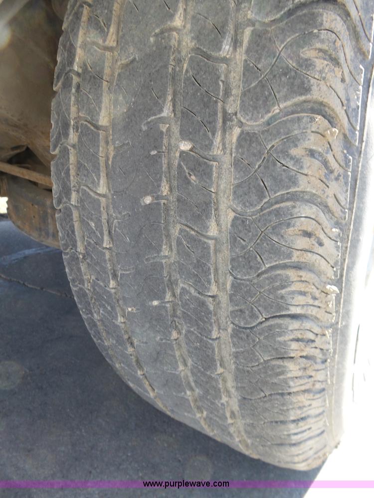 image for item J8897 2002 Ford Explorer XLS SUV