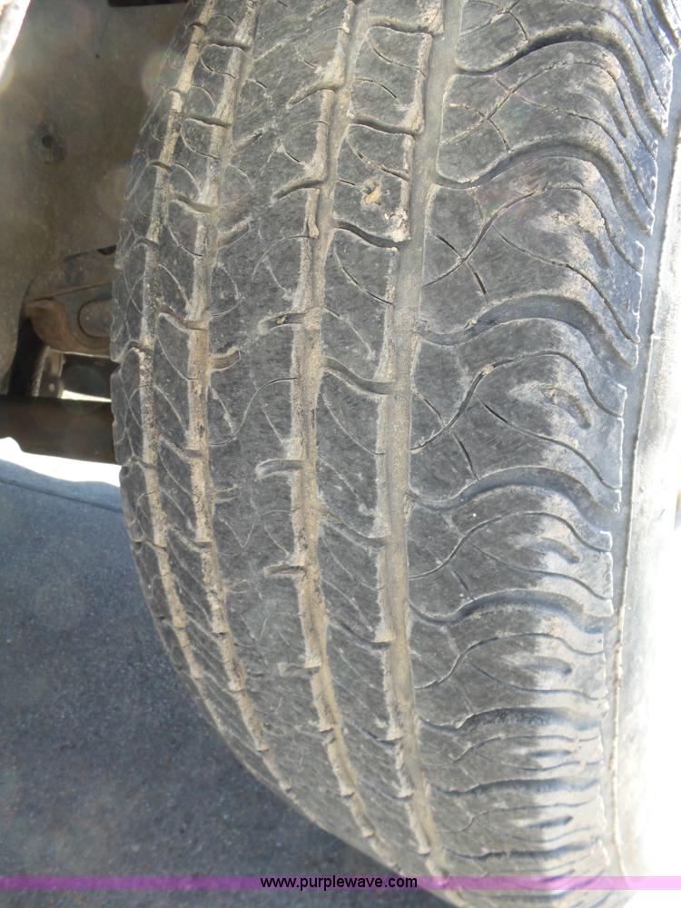 image for item J8897 2002 Ford Explorer XLS SUV