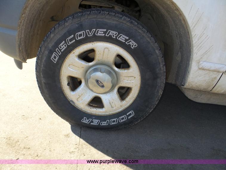 image for item J8897 2002 Ford Explorer XLS SUV