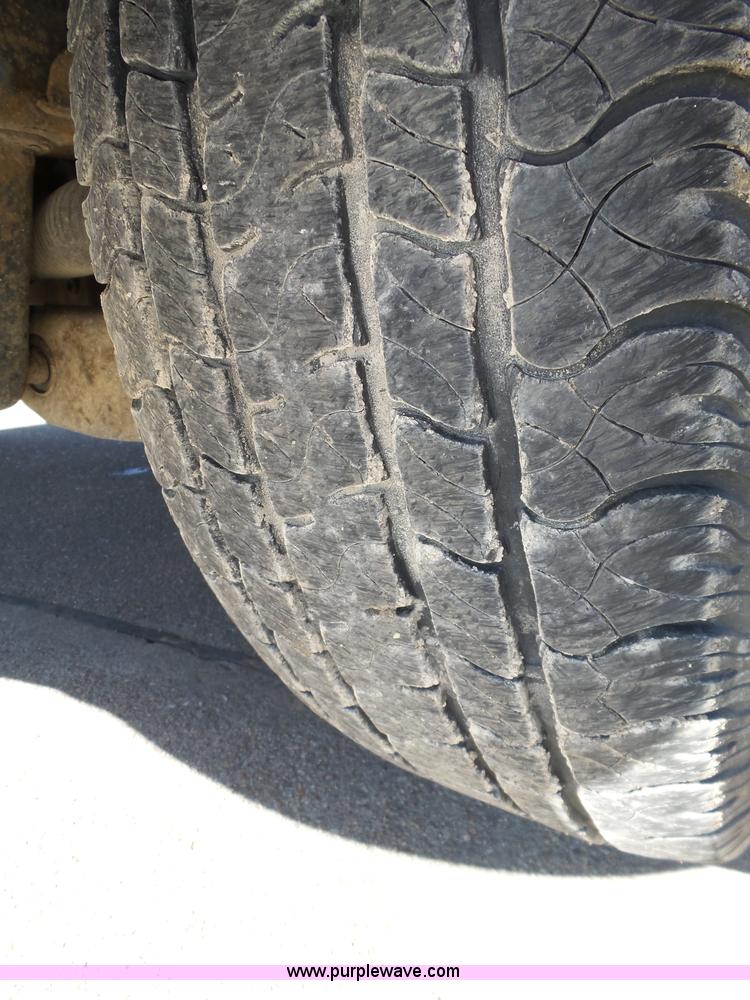 image for item J8897 2002 Ford Explorer XLS SUV