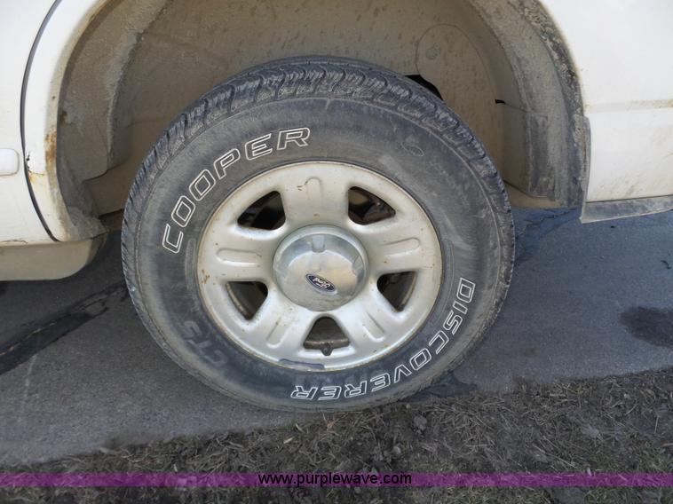 image for item J8897 2002 Ford Explorer XLS SUV