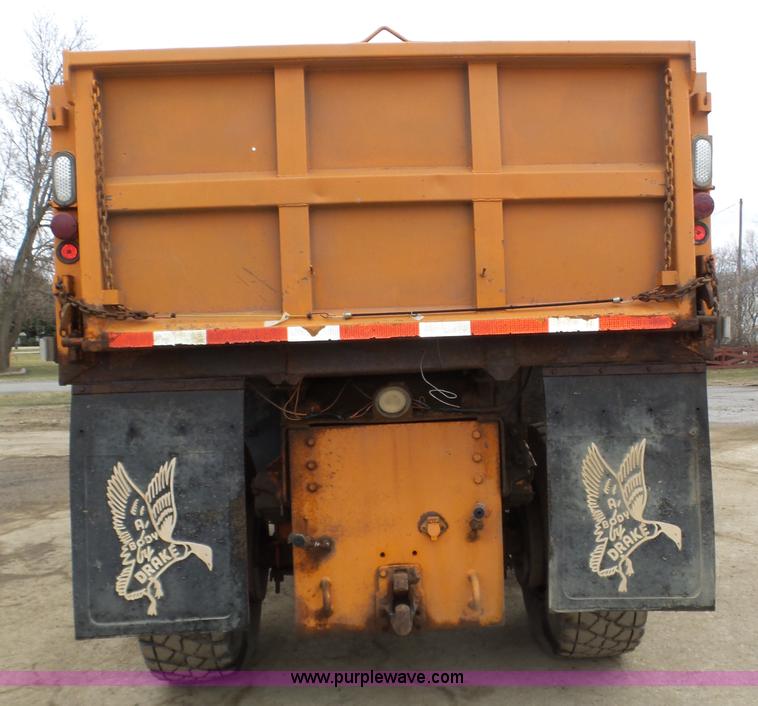 image for item J8924 1982 Oshkosh P23236 dump truck