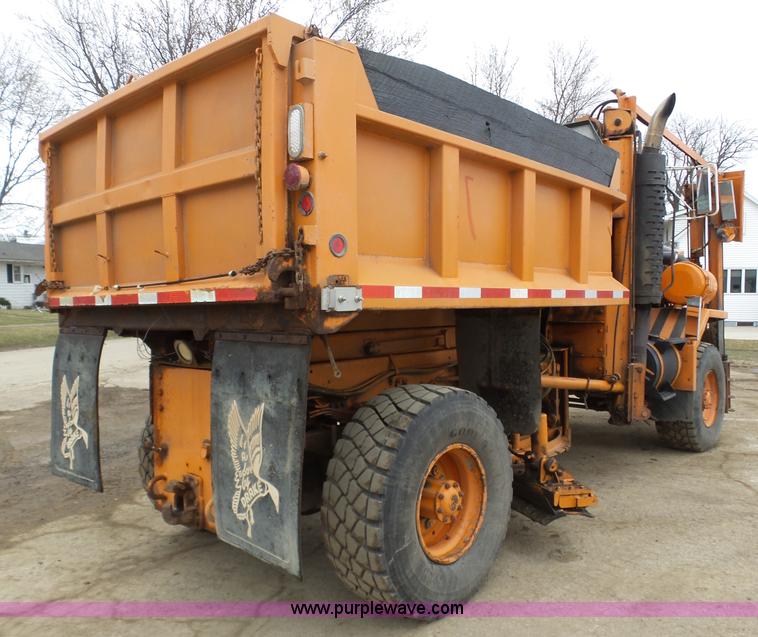 image for item J8924 1982 Oshkosh P23236 dump truck