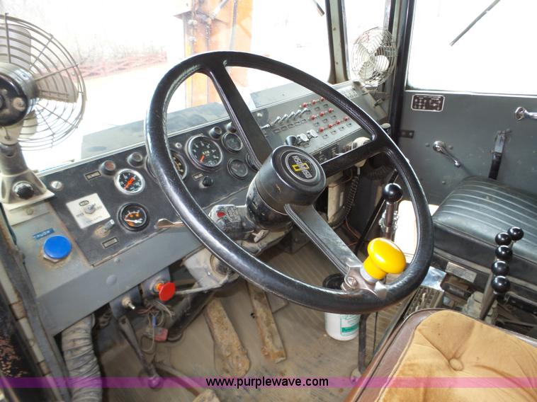image for item J8924 1982 Oshkosh P23236 dump truck