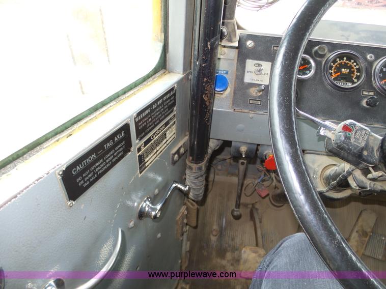 image for item J8924 1982 Oshkosh P23236 dump truck