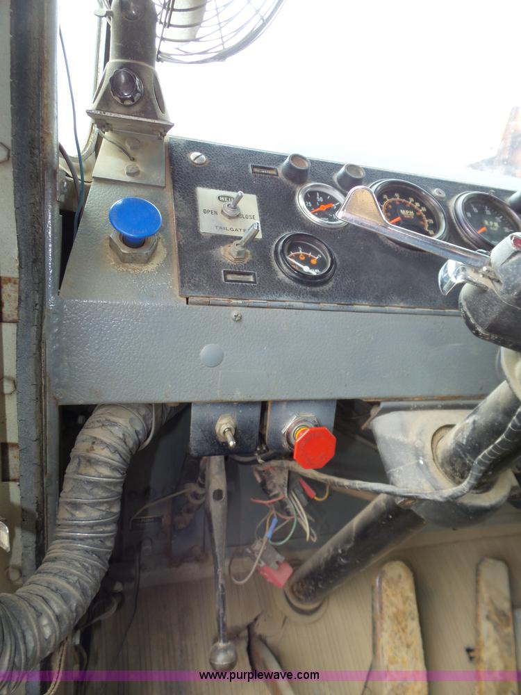 image for item J8924 1982 Oshkosh P23236 dump truck