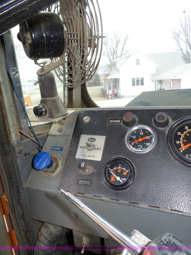 image for item J8924 1982 Oshkosh P23236 dump truck