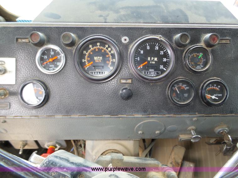 image for item J8924 1982 Oshkosh P23236 dump truck