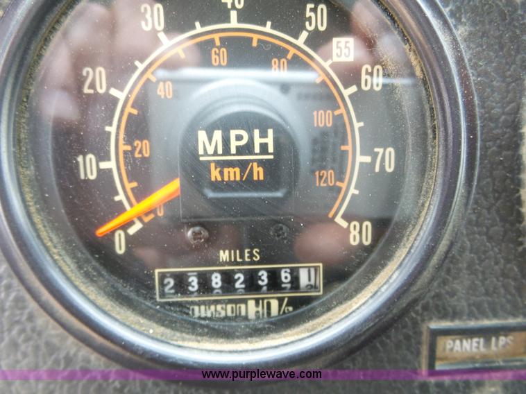 image for item J8924 1982 Oshkosh P23236 dump truck